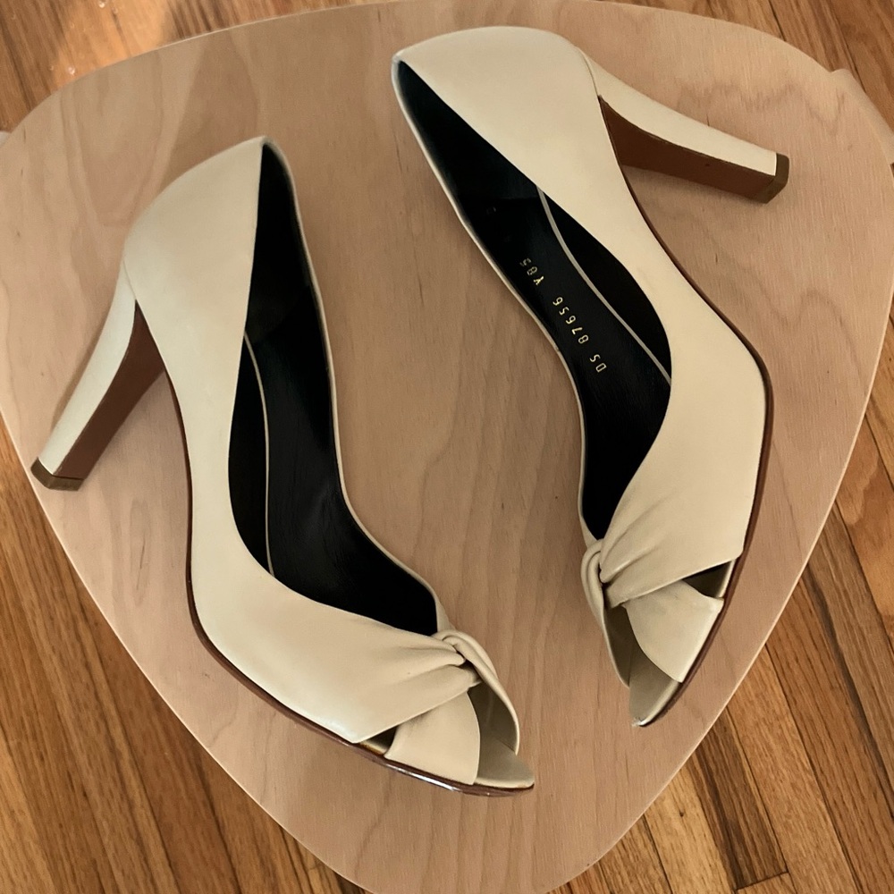 Salvatore Ferragamo Leather Cream Peep-Toe Pumps. Size 8.5
